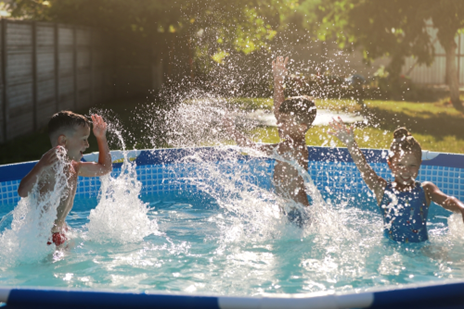 ¿Cuántos días puedo dejar el agua en una piscina hinchable? Consejos para mantener el agua limpia